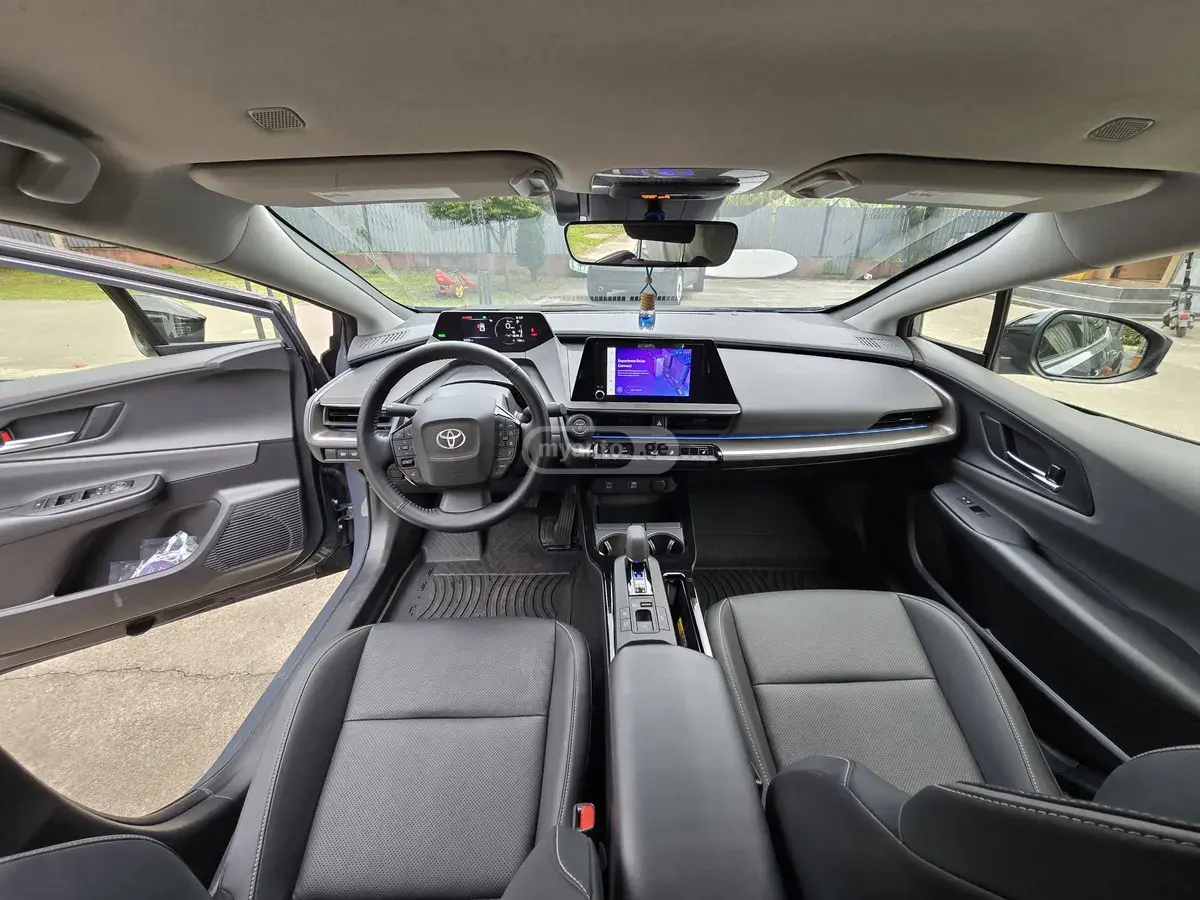 Toyota Prius 2024 — photo 2