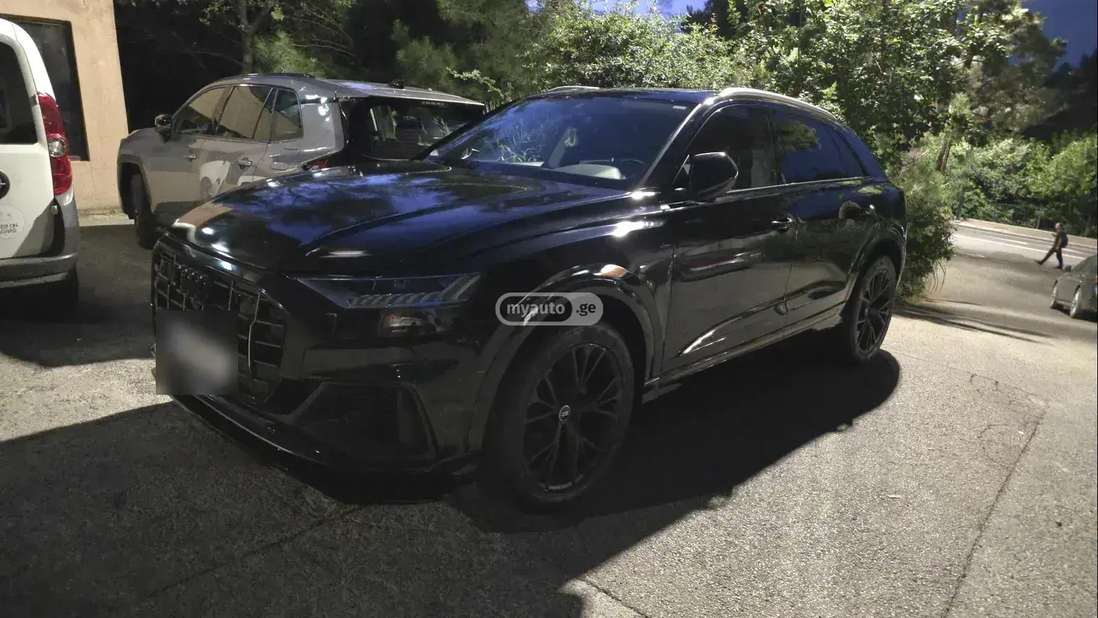 Audi Q8 2023 — photo 2