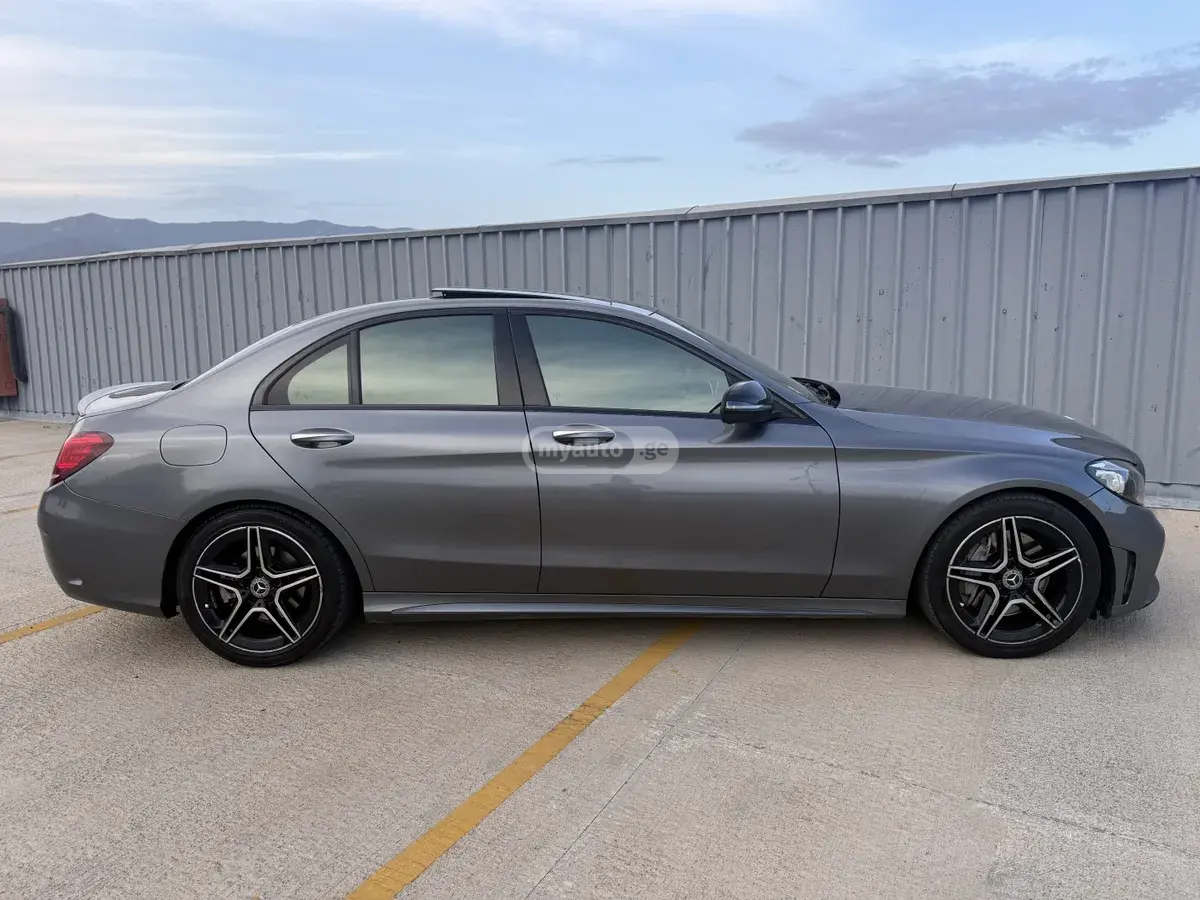 Mercedes-Benz C 300 2020 — photo 2