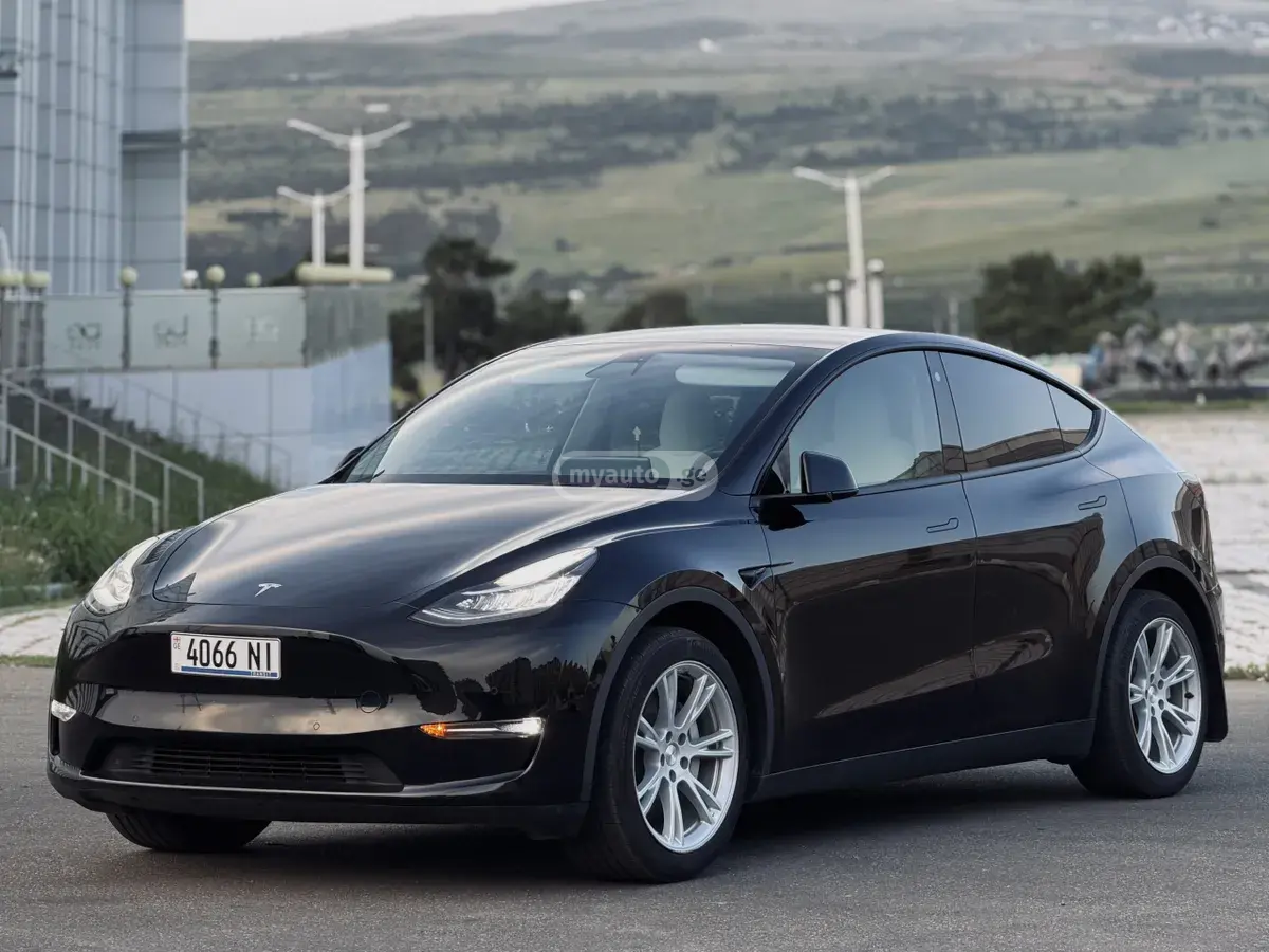 Tesla Model Y 2022 — photo 2
