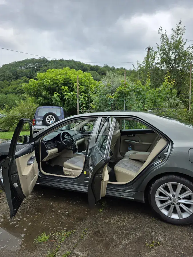 Toyota Camry 2012 — photo 2