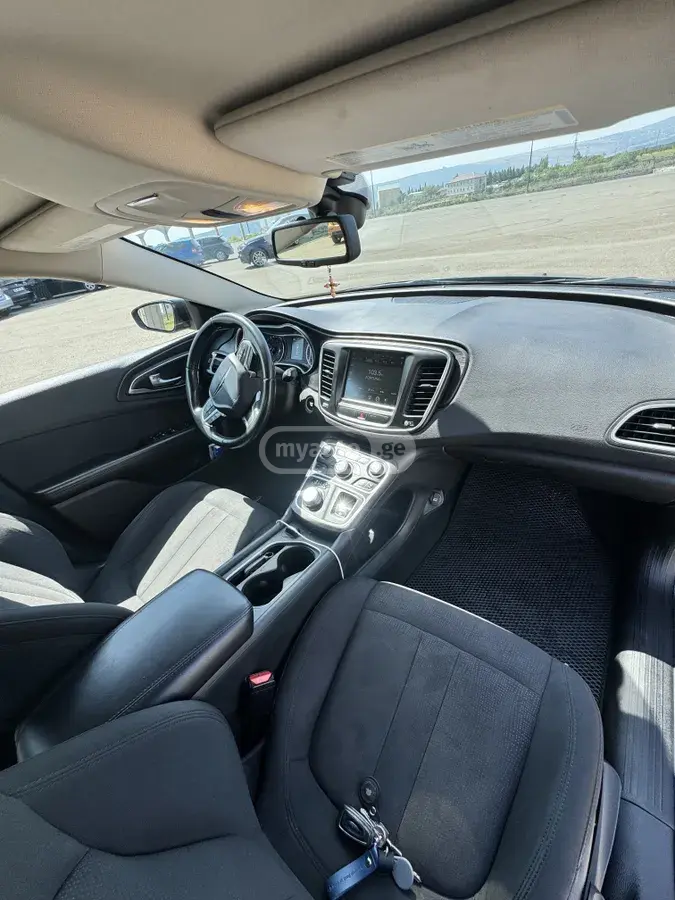 Chrysler 200