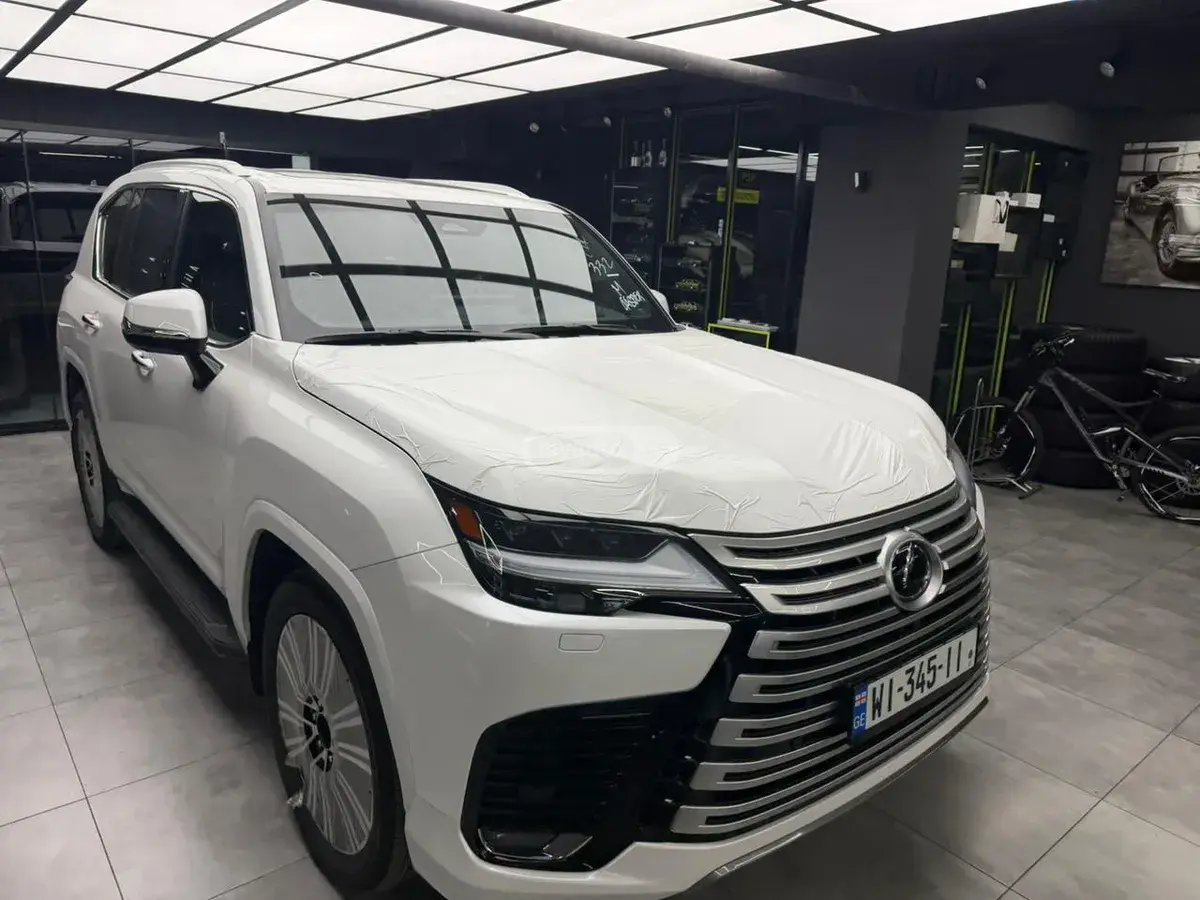 Lexus LX 600 2026 — photo 2