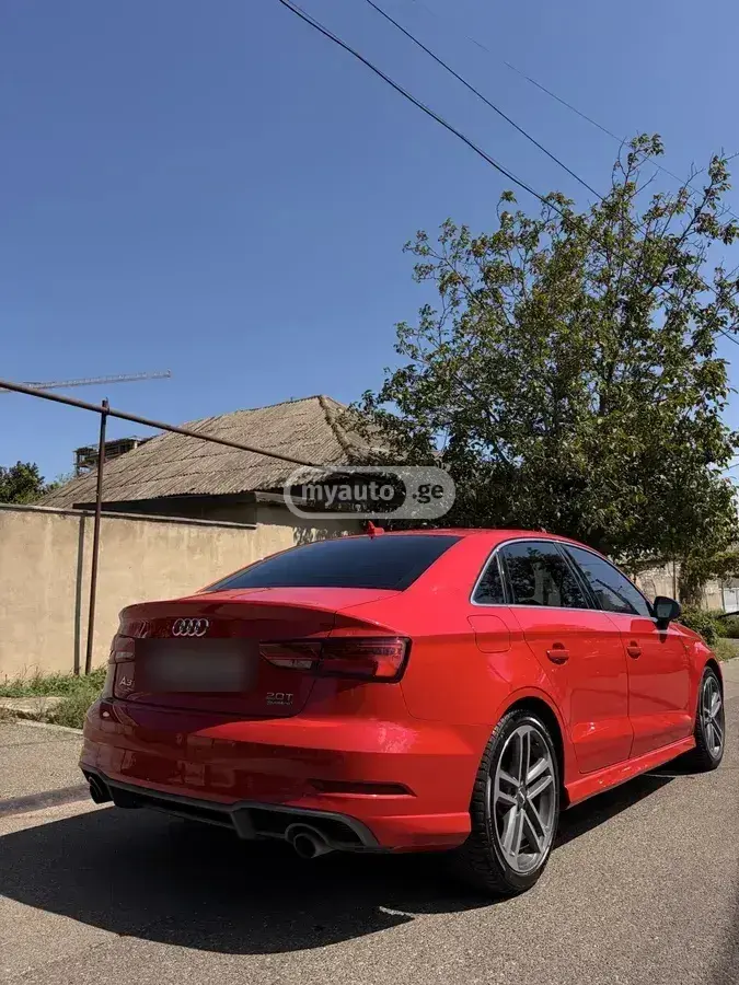 Audi A3 2018 — photo 2