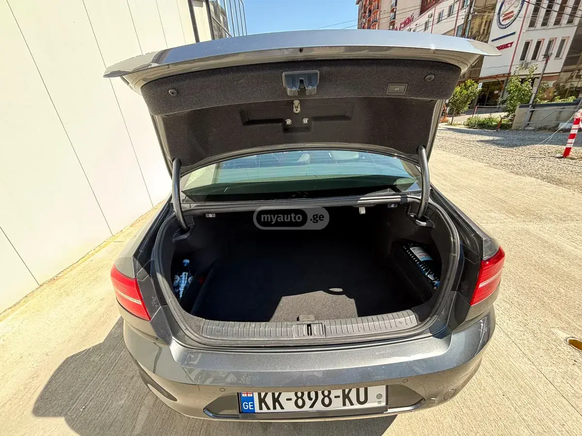 Volkswagen Passat 2017 — photo 2