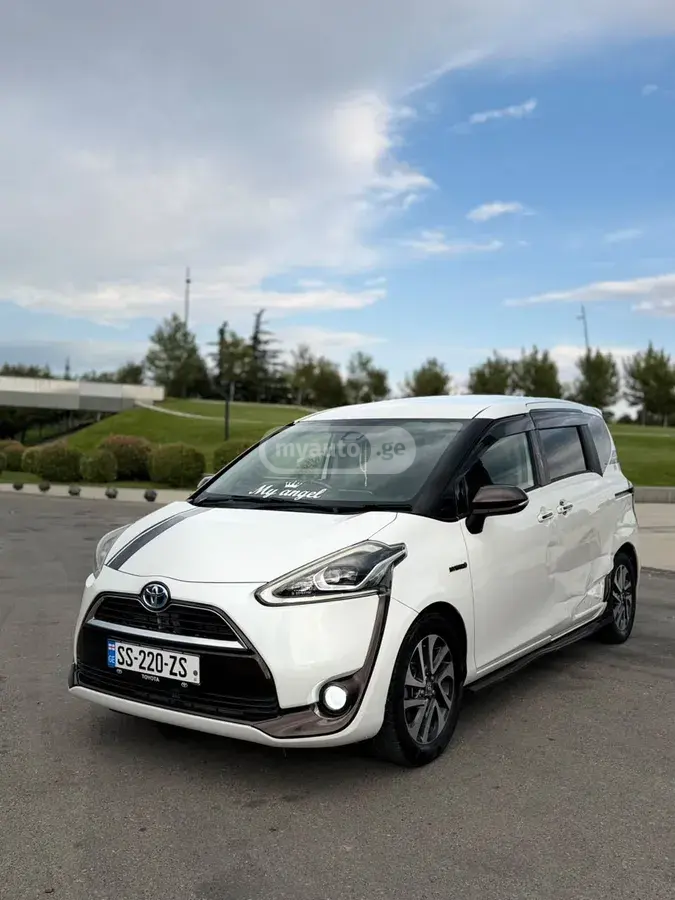 Toyota Sienta 2018 — photo 2