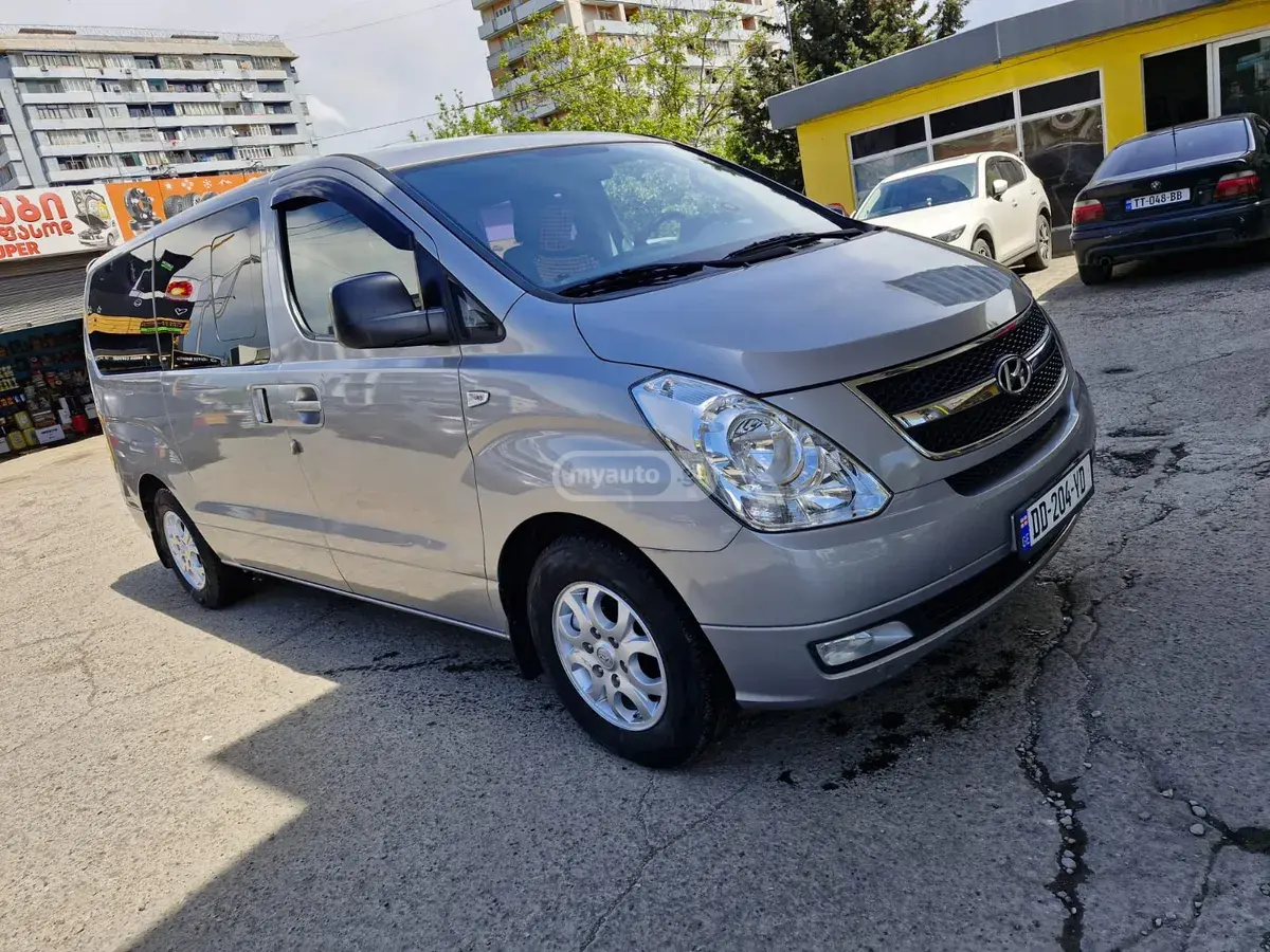 Hyundai Starex