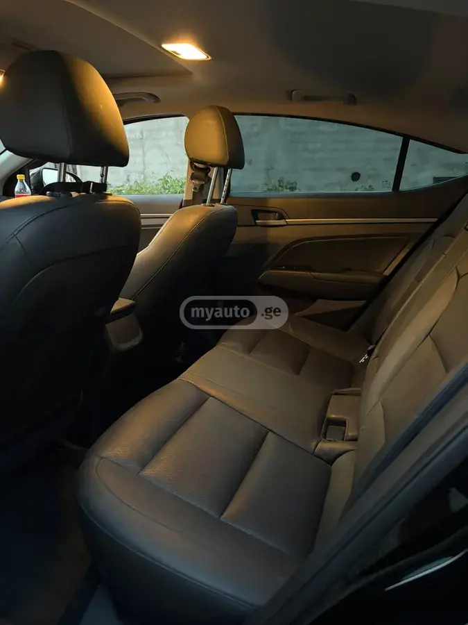 Hyundai Elantra 2018 — photo 2
