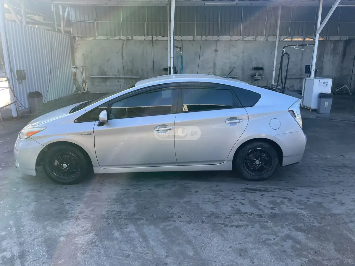 Toyota Prius 2014 — photo 2