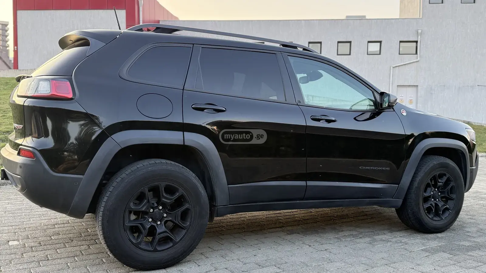 Jeep Cherokee 2018 — photo 2