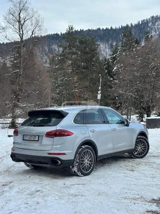 Porsche Cayenne 2017 — photo 2
