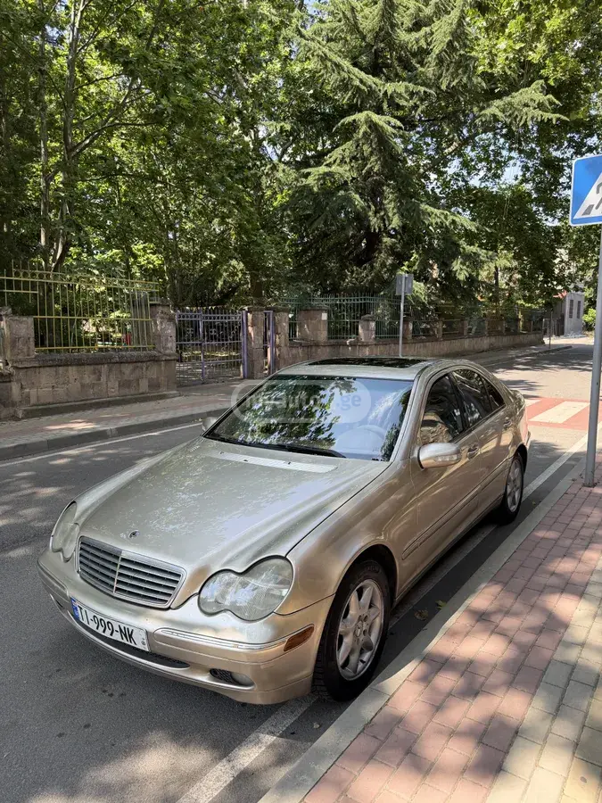 Mercedes-Benz C 240