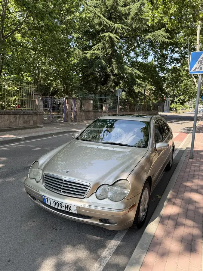 Mercedes-Benz C 240 2004 — photo 2
