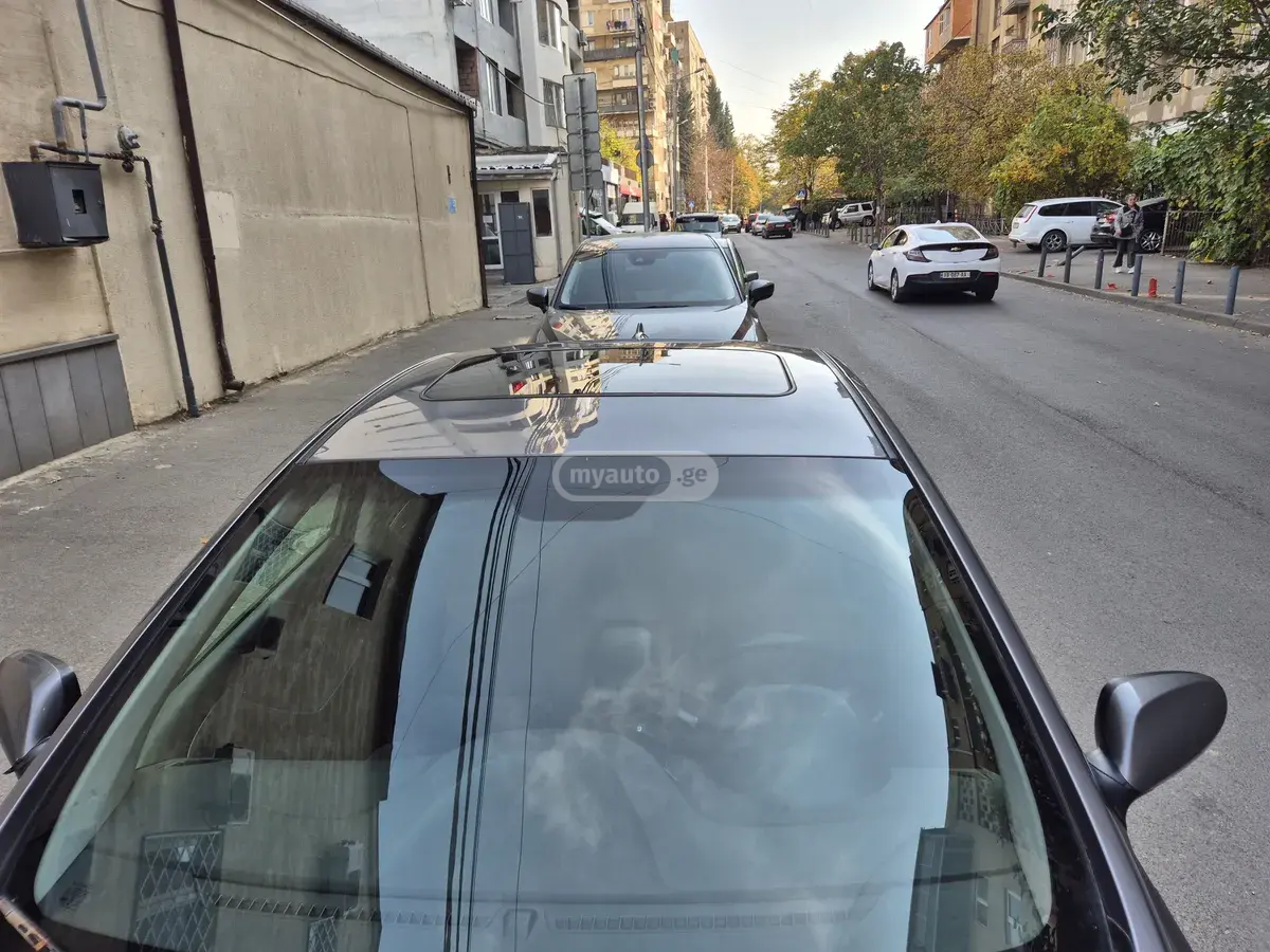 Hyundai Elantra 2011 — photo 2