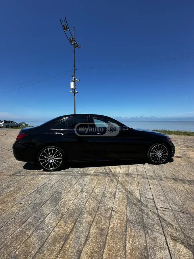 Mercedes-Benz C 300 2019 — photo 2