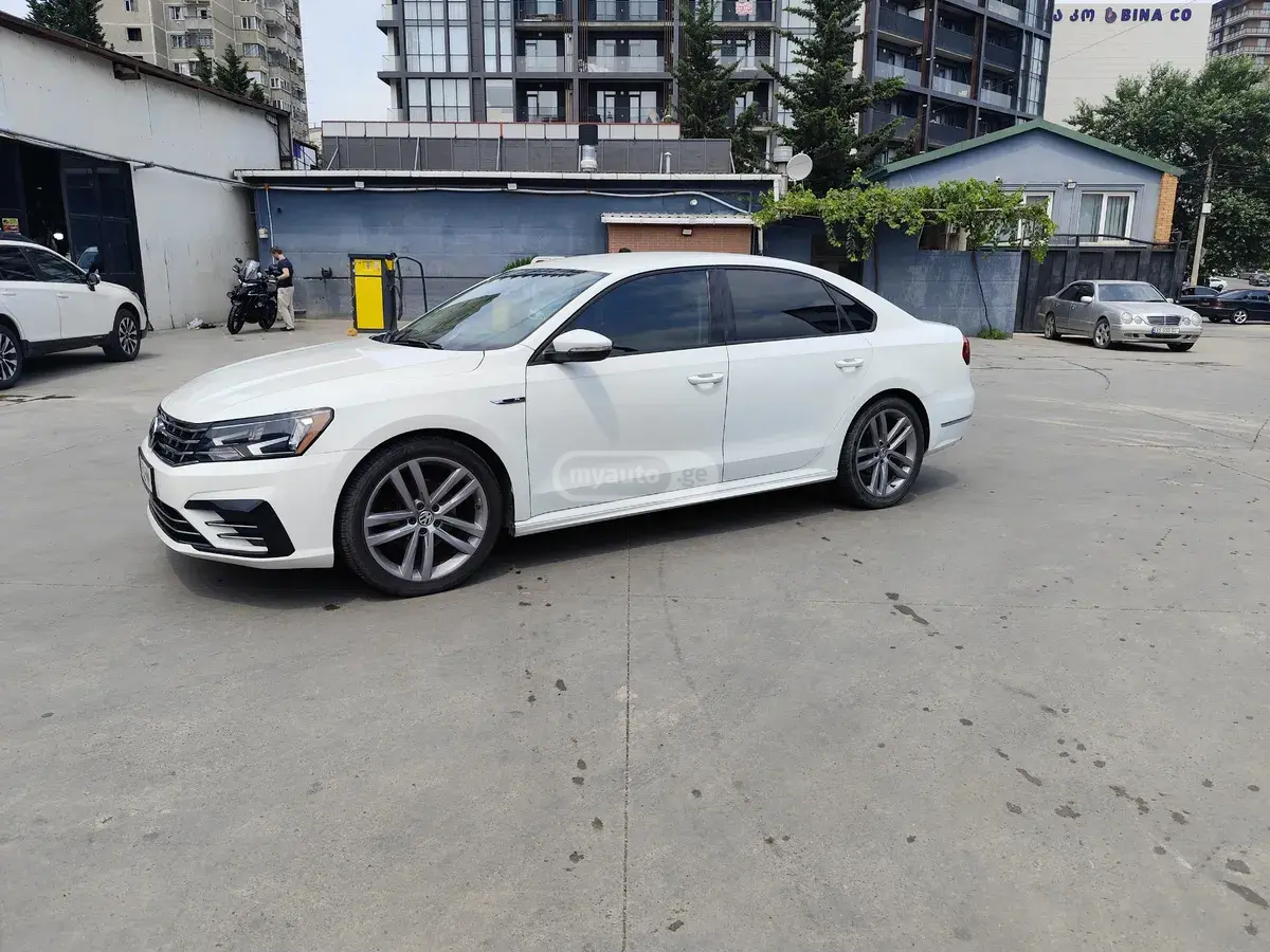 Volkswagen Passat 2018 — photo 2