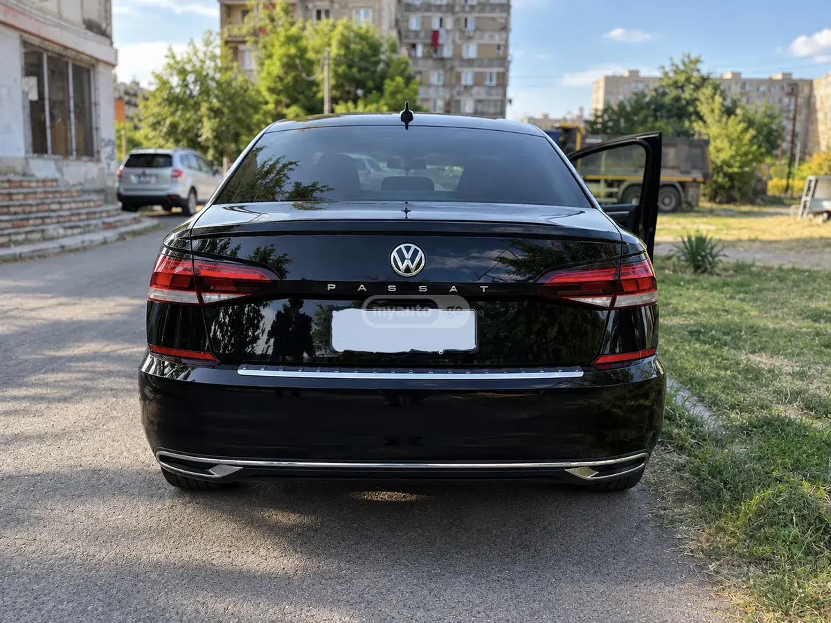 Volkswagen Passat 2021 — photo 2