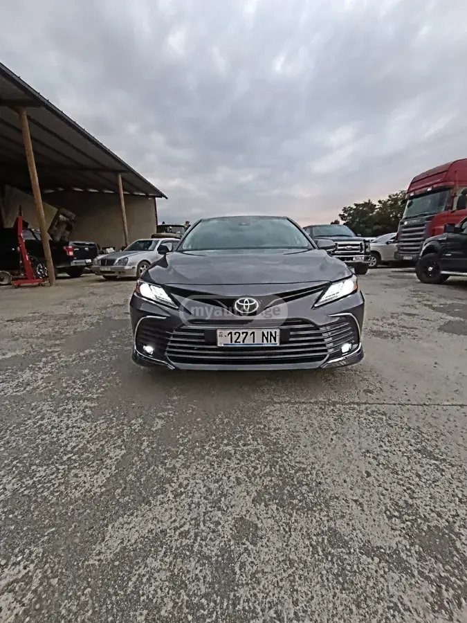 Toyota Camry 2024 — photo 2
