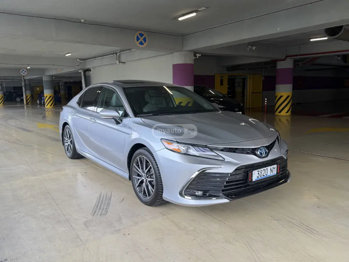 Toyota Camry 2022 — photo 2