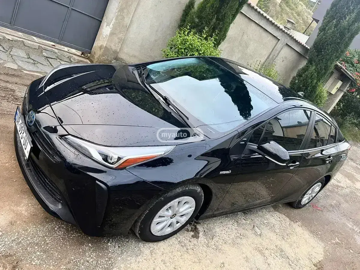 Toyota Prius 2021 — photo 2