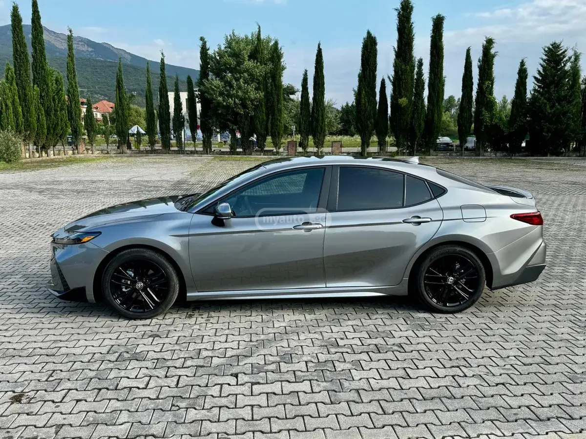 Toyota Camry 2026 — photo 2