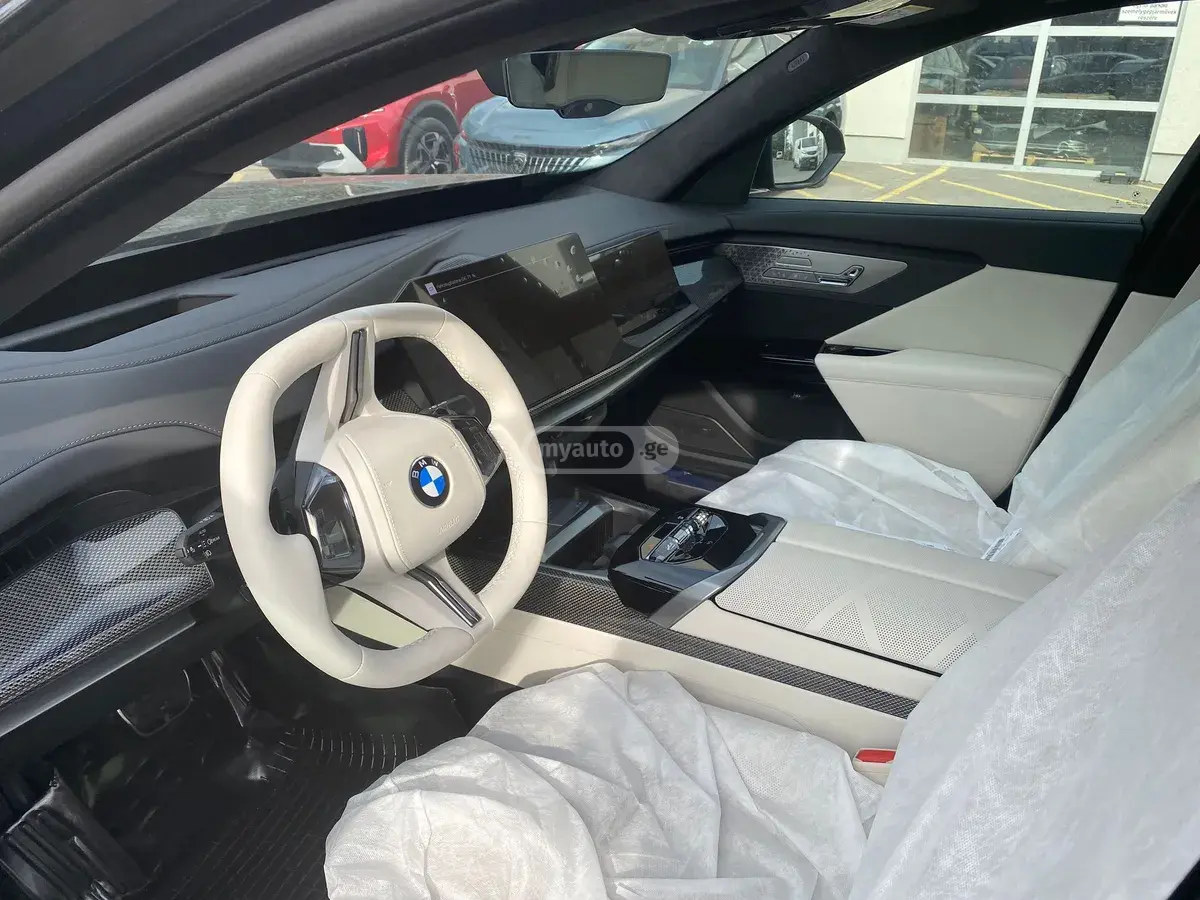 BMW 740 2026 — photo 2