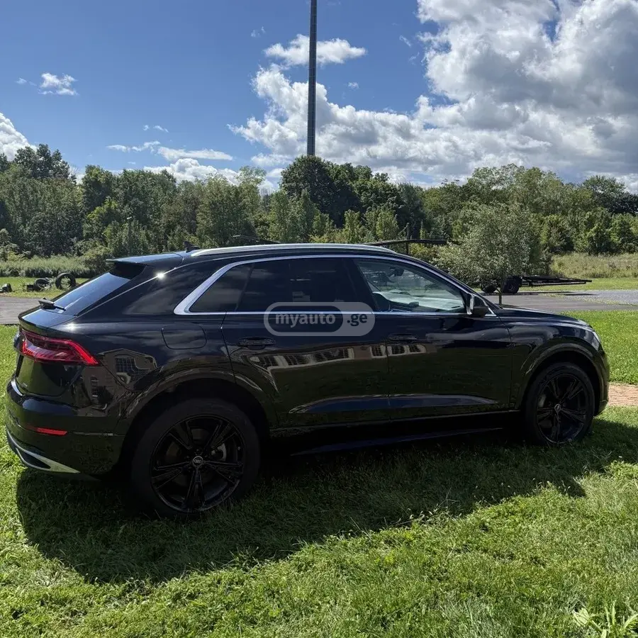 Audi Q8 2023 — photo 2