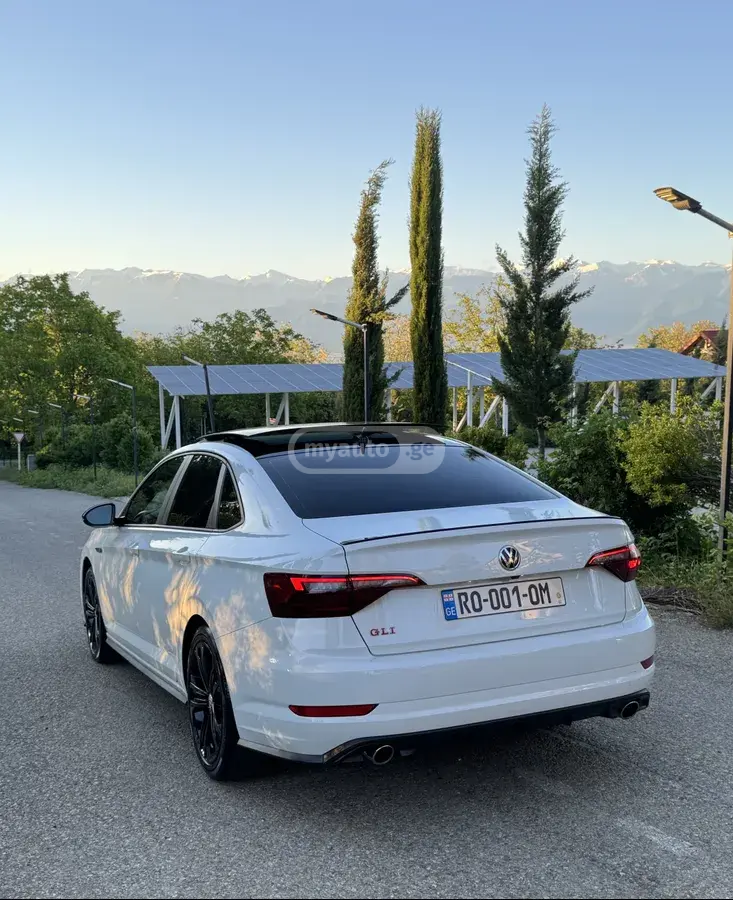 Volkswagen Jetta 2020 — photo 2