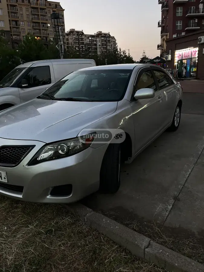 Toyota Camry 2010 — photo 2