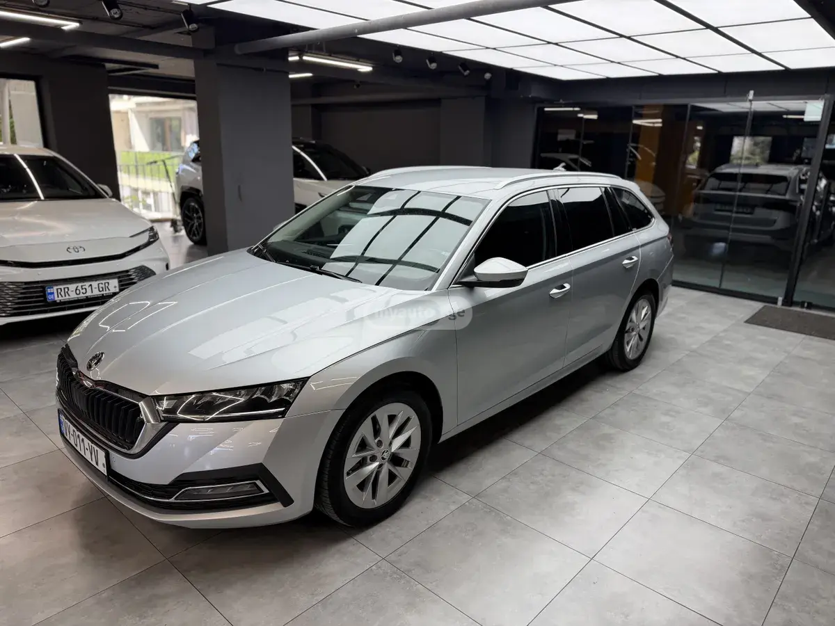 Skoda Octavia 2021 — photo 2