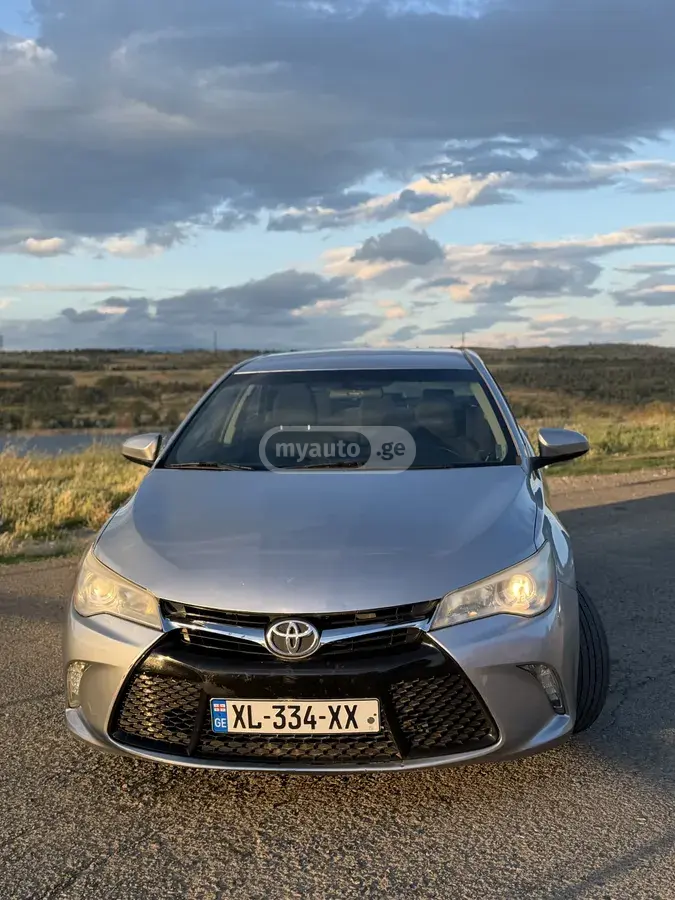 Toyota Camry 2017 — photo 2