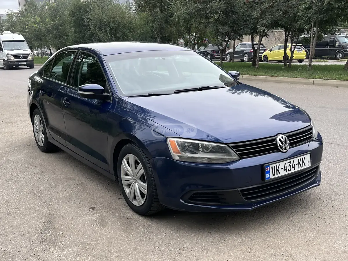Volkswagen Jetta 2013 — photo 2