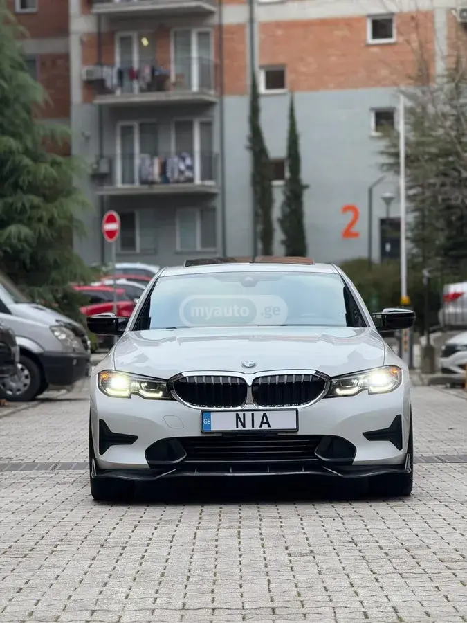 BMW 330