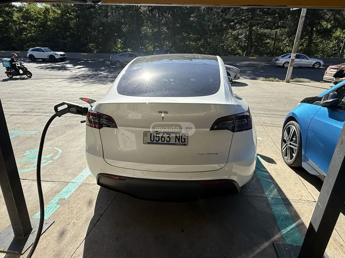 Tesla Model Y 2021 — photo 2