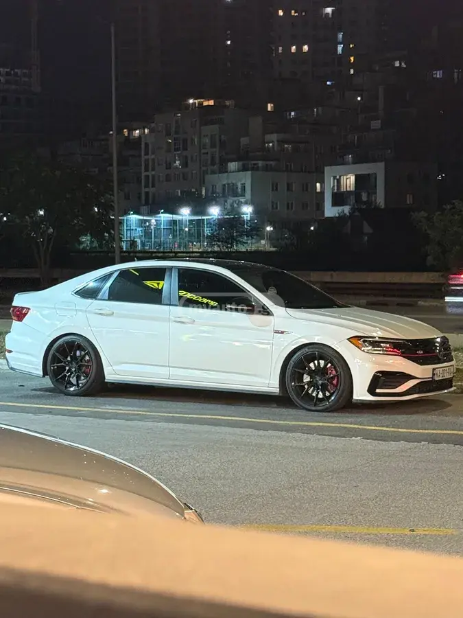 Volkswagen Jetta 2019 — photo 2