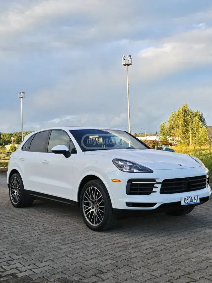 Porsche Cayenne 2022 — photo 2