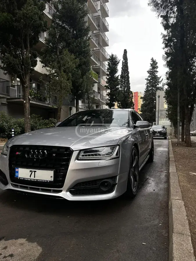 Audi A8