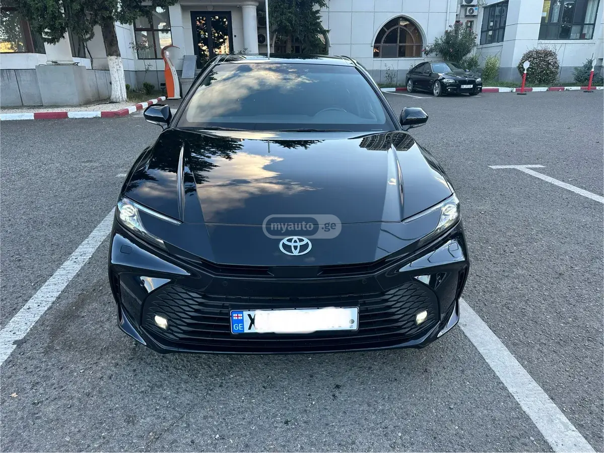 Toyota Camry 2024 — photo 2