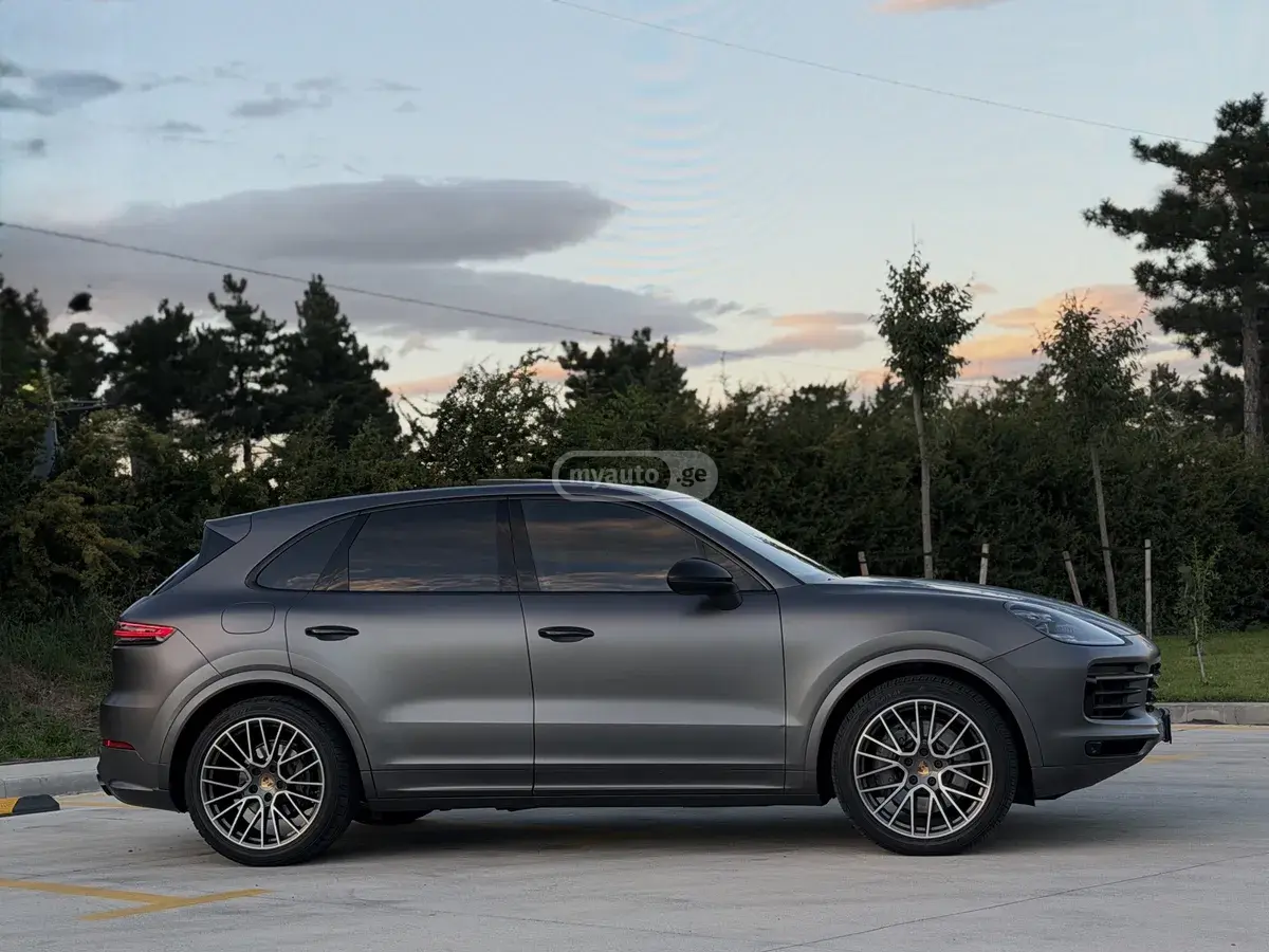 Porsche Cayenne 2019 — photo 2
