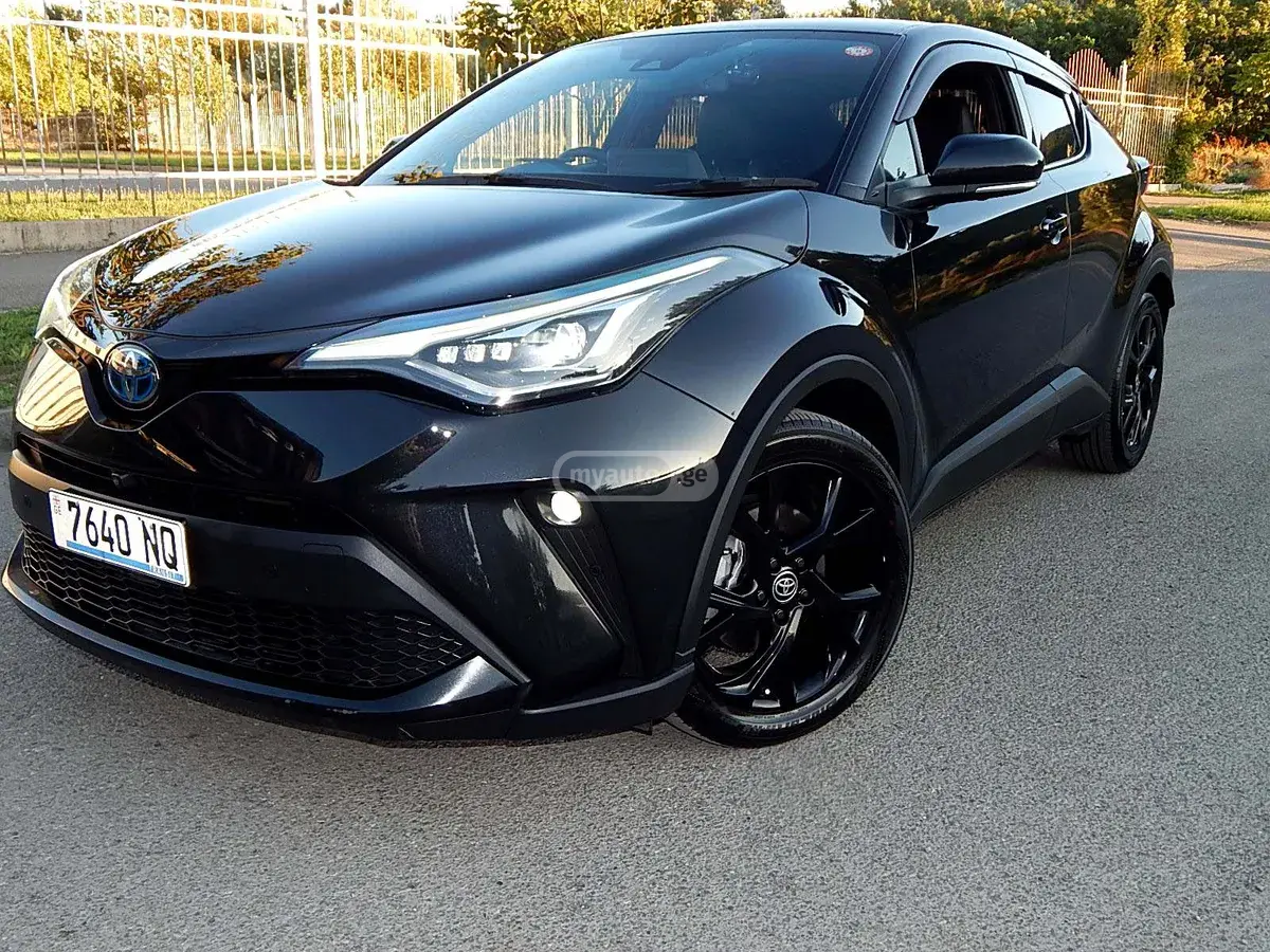 Toyota C-HR 2020 — photo 2