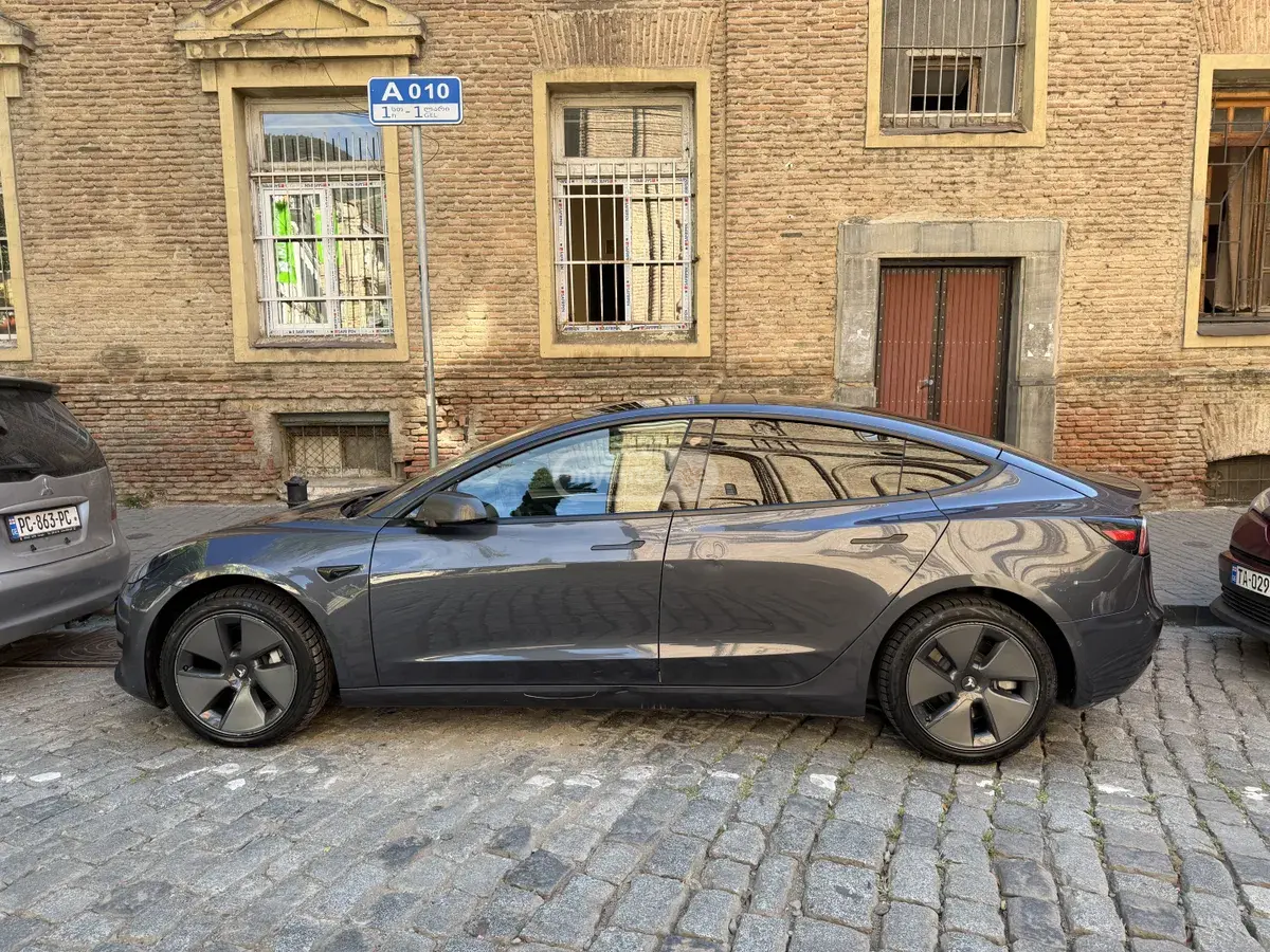 Tesla Model 3 2021 — photo 2