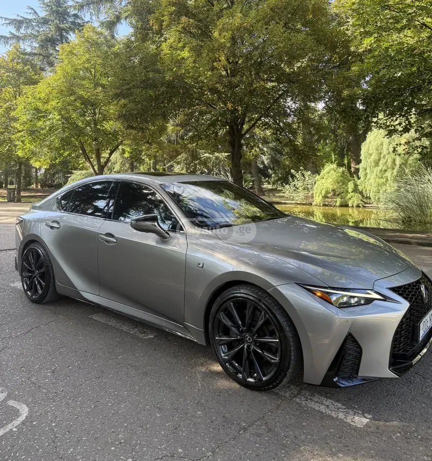 Lexus IS 350 2023 — photo 2
