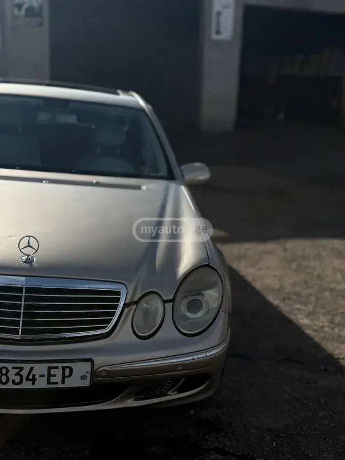 Mercedes-Benz E 320 2004 — photo 2