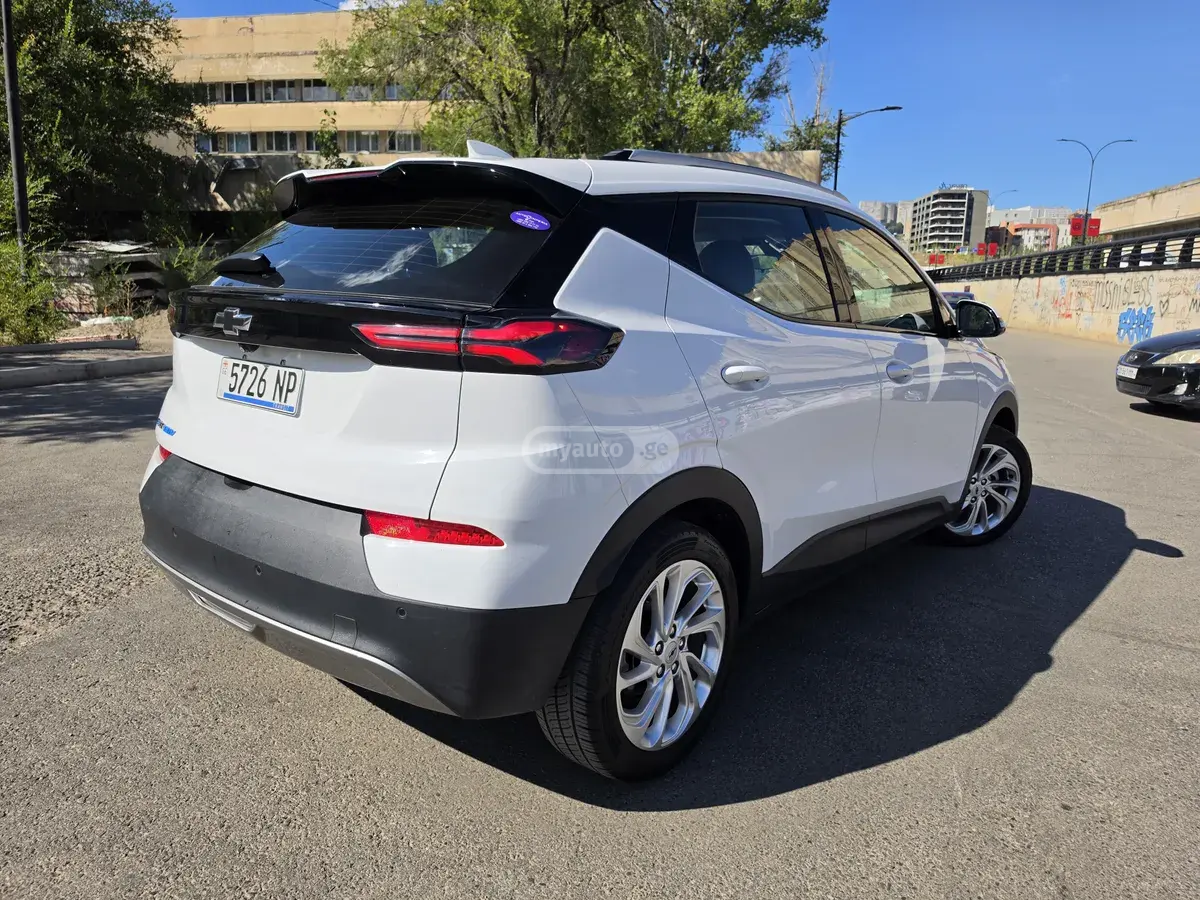 Chevrolet Bolt EUV 2023 — photo 2