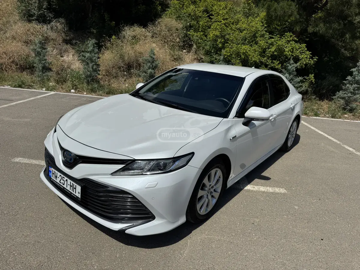 Toyota Camry 2019 — photo 2