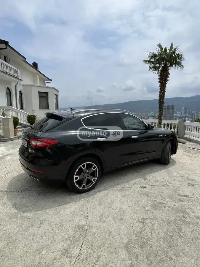 Maserati Levante 2017 — photo 2