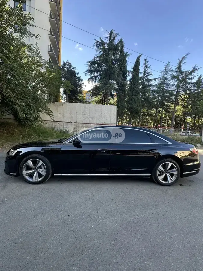 Audi A8 2022 — photo 2