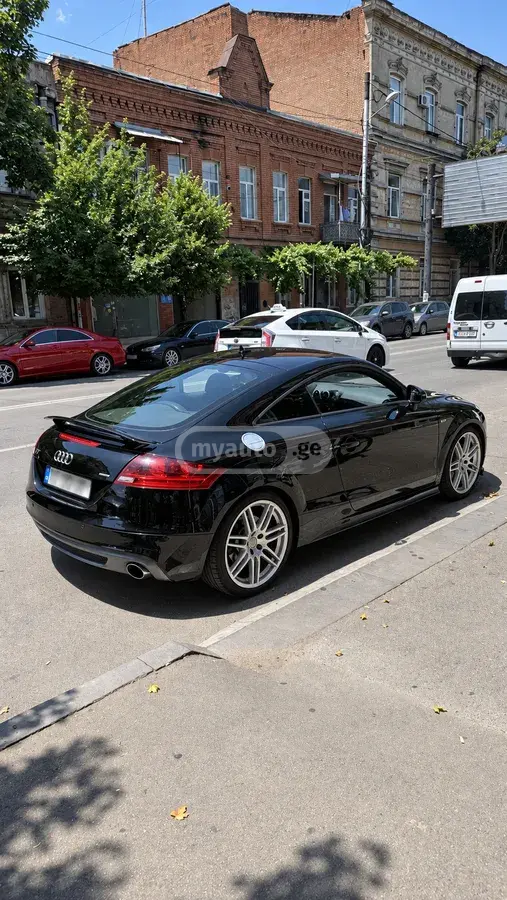 Audi TT 2011 — photo 2