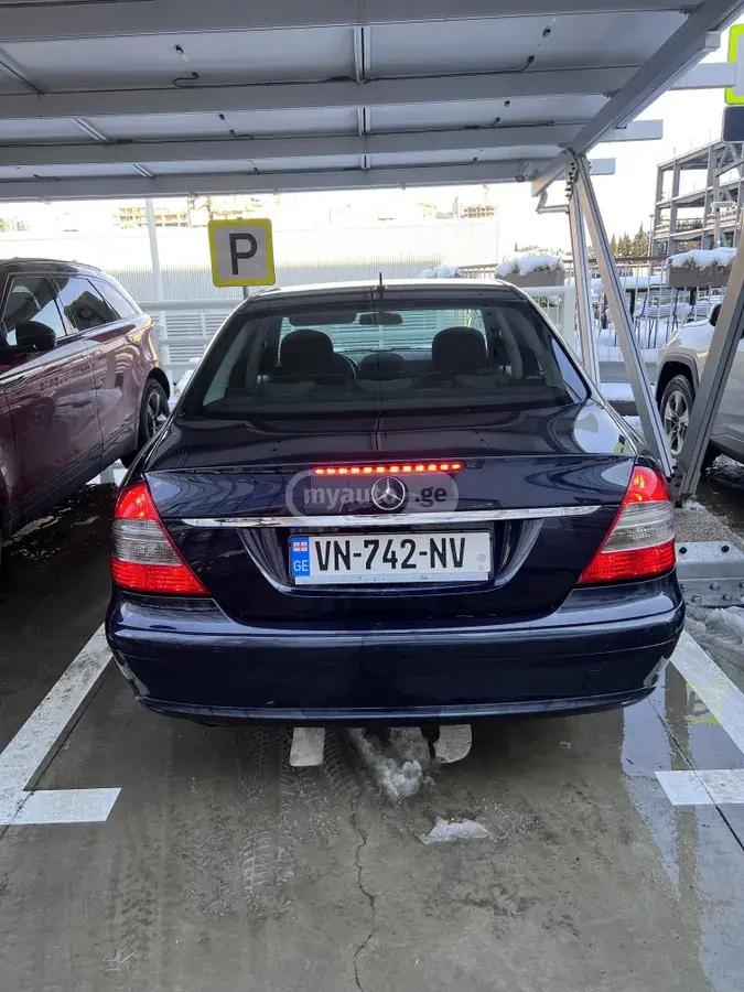 Mercedes-Benz E 300 2006 — photo 2