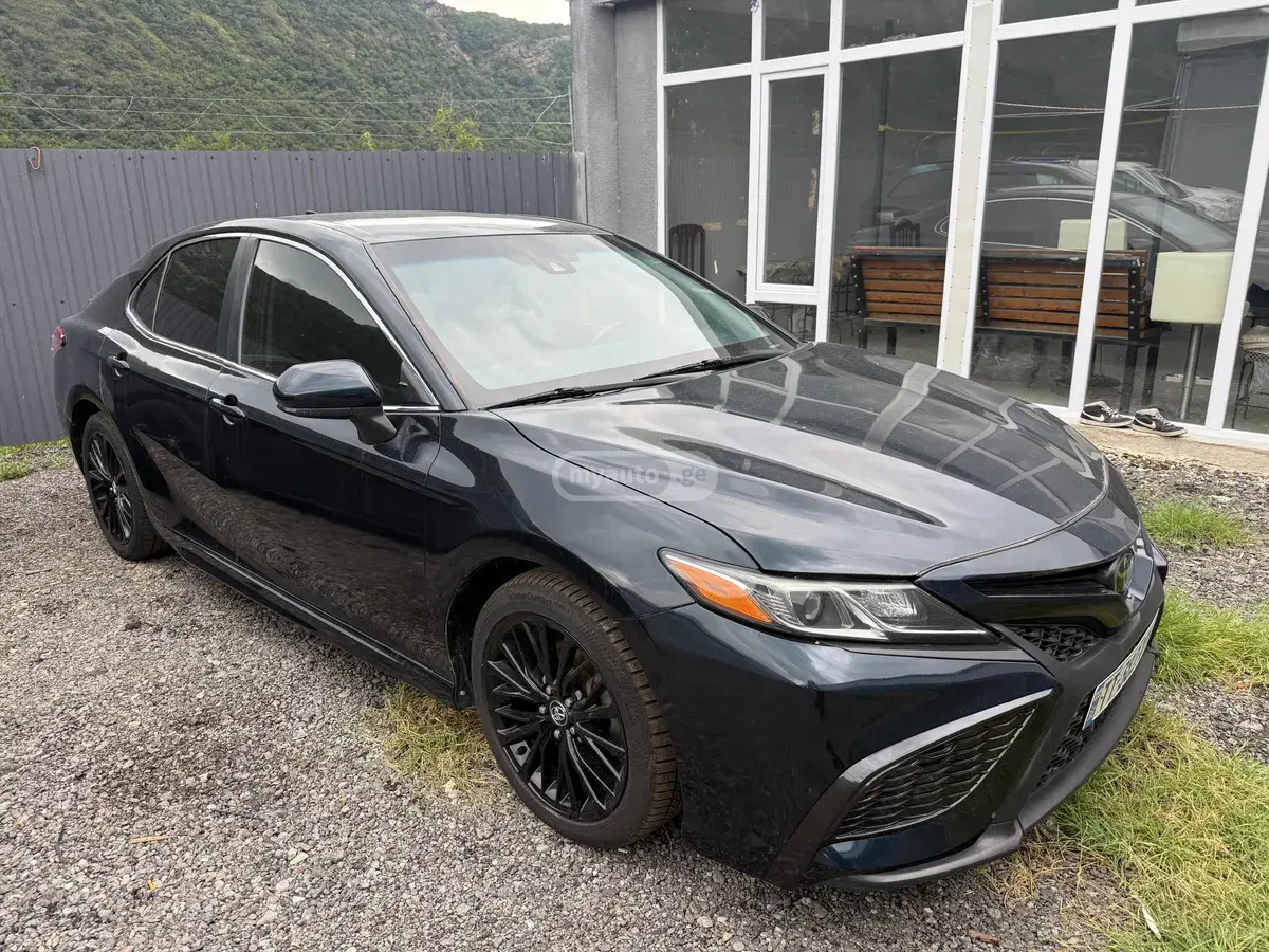 Toyota Camry 2018 — photo 2